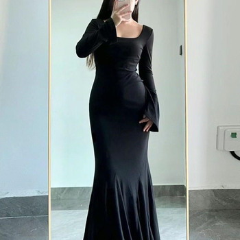 Ruha A-vonalú, hosszú szoknyával, négyzetes gallér, hosszú ujjú, poliészter anyag