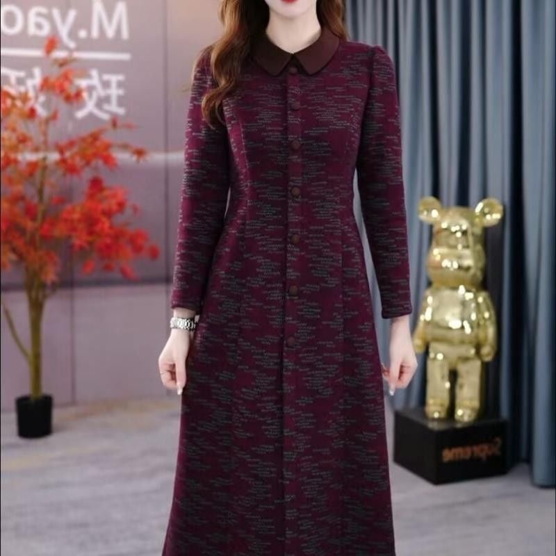 Ruha vállpántokkal, kínai stílusban, hosszú ujjú, kerek nyakú, középtől hosszú hosszúságú