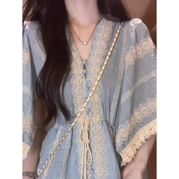 Hosszú ruha A-vonalú, V-nyakú, rövid ujjú, poliészter anyagú