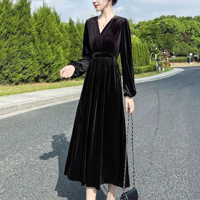 Poliészterből készült V-nyakú ruha hosszú ujjúval, magas derékkal, A-vonalú sziluettel