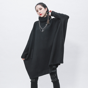 Kötött garbónyakú ruha, cocoon sziluett, szabálytalan midi szoknya, hosszú ujjú, laza derék – viszkóz alapú kötött anyag 50–70% akril keverék