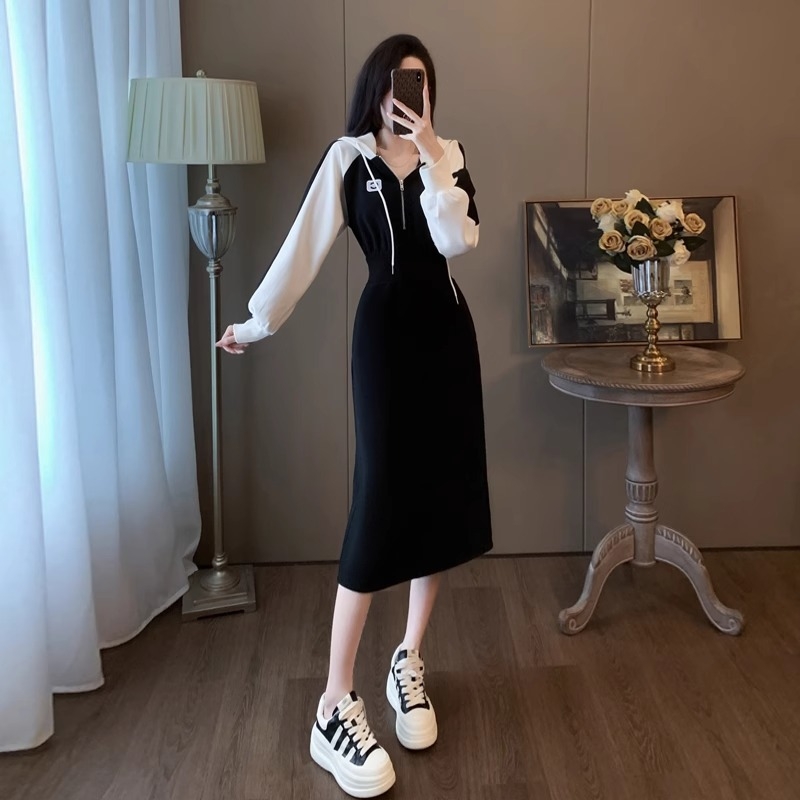 Hosszú pulóverruha kapucnival – magas derék, A-vonalú sziluett, hosszú ujju, 3D minta, pamut-poliészter keverék anyag, tavasz 2024