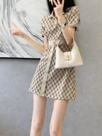 Női polo ruha, A-vonalú, magas derék, rövid ujjú, midi hossz, poliészter mintás