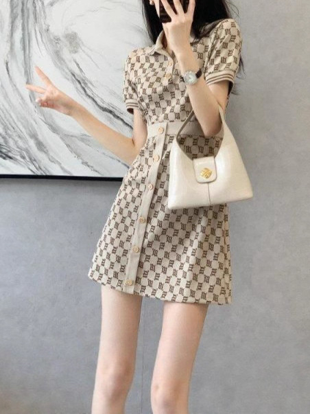 Női polo ruha, A-vonalú, magas derék, rövid ujjú, midi hossz, poliészter mintás