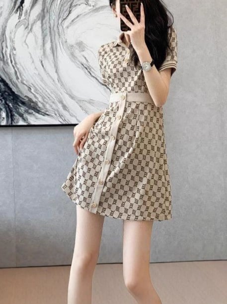 Női polo ruha, A-vonalú, magas derék, rövid ujjú, midi hossz, poliészter mintás