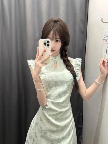 Poliészterből készült cheongsam ruha, virágos mintával, Feifei ujjakkal, félnyitott gallér, A-vonalú ruha