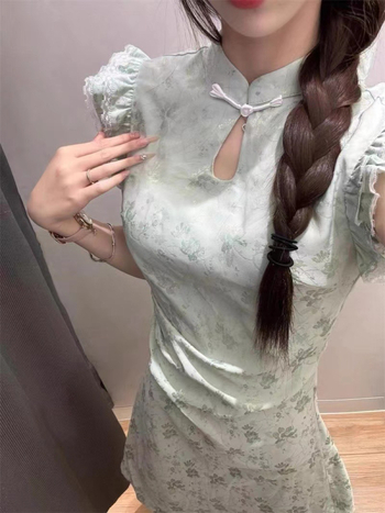 Poliészterből készült cheongsam ruha, virágos mintával, Feifei ujjakkal, félnyitott gallér, A-vonalú ruha