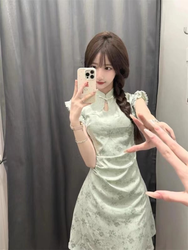 Poliészterből készült cheongsam ruha, virágos mintával, Feifei ujjakkal, félnyitott gallér, A-vonalú ruha