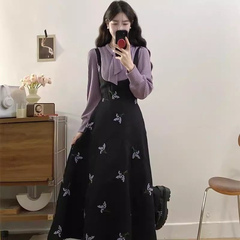 A-vonalú ruha, hosszú ujjú, kerek nyakú, középmagas hossz, ráncos poliészter anyag, lazább japán-koreai stílus