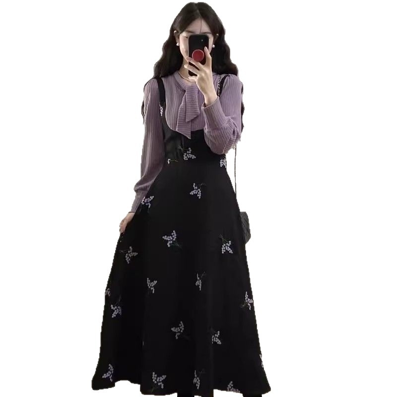 A-vonalú ruha, hosszú ujjú, kerek nyakú, középmagas hossz, ráncos poliészter anyag, lazább japán-koreai stílus