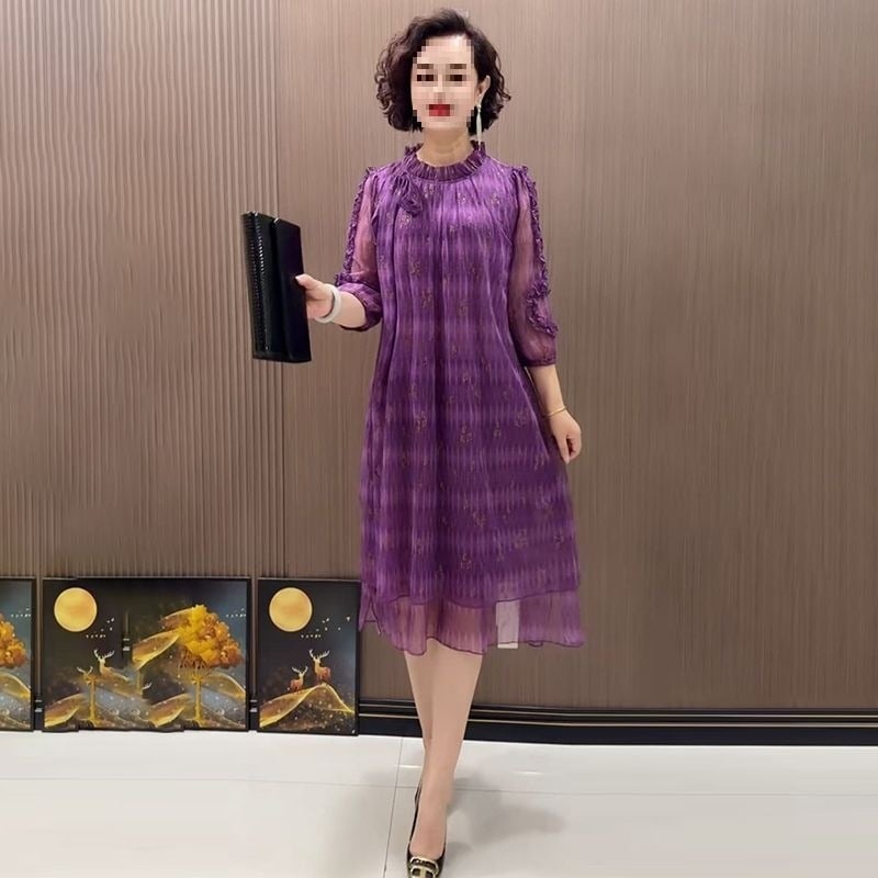 Női ruha virágos mintával és fodros szegéllyel, középmagas hossz, kerek nyakú, 3/4-es ujjú, középső derék, irodalmi retro stílus, tavasz 2025