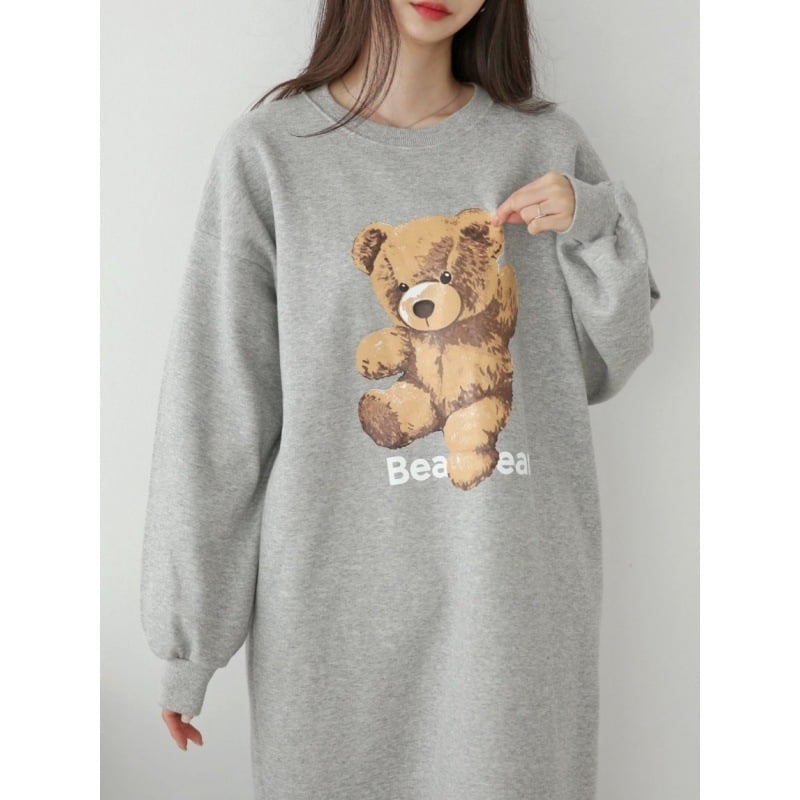 Hosszú pulóverruha anime mintával, pamut-poliészter anyagból, kerek nyakú, hosszú ujjú, A-vonalú szabás