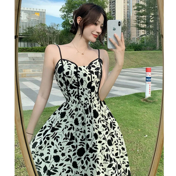 Virágmintás pántos ruha V-nyakú, magas derekú, hosszú A-vonalú, poliészter