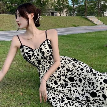 Virágmintás pántos ruha V-nyakú, magas derekú, hosszú A-vonalú, poliészter