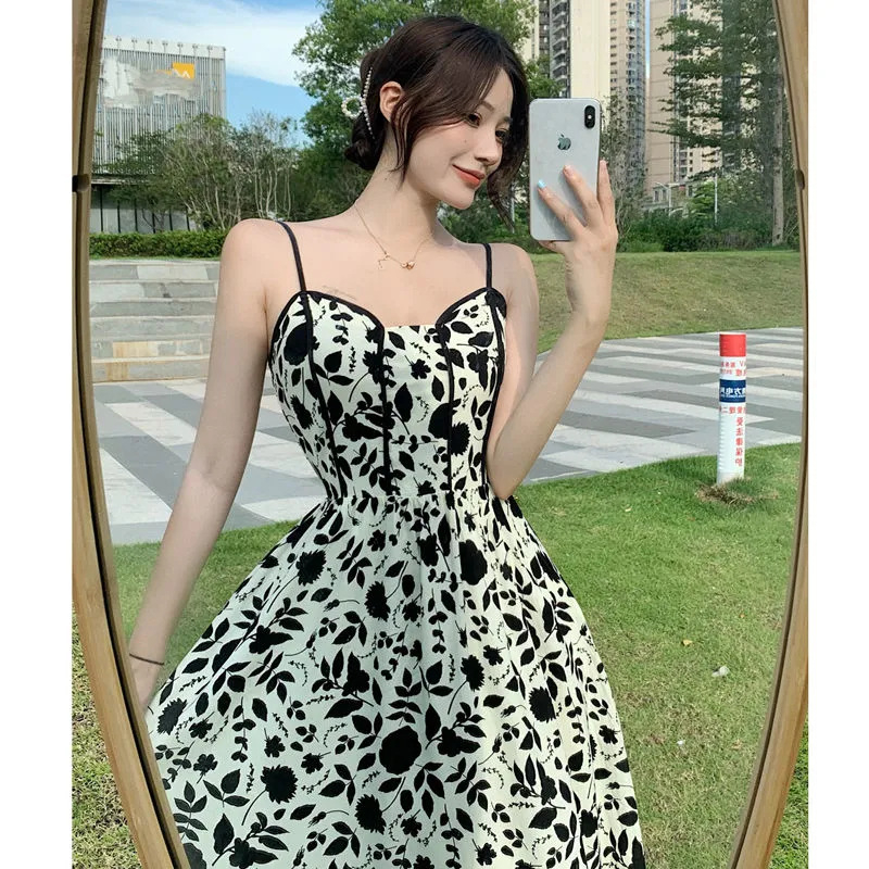 Virágmintás pántos ruha V-nyakú, magas derekú, hosszú A-vonalú, poliészter