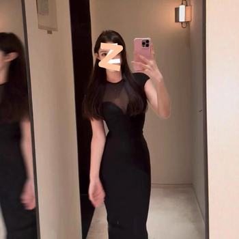 Haljina s mrežastim panelima, uski kroj, dugi rukavi, srednja duljina u A-liniji, elegantan gradski stil