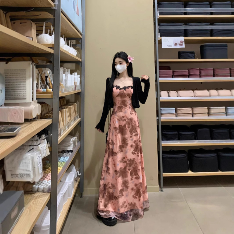 Cvjetni dvodijelni komplet haljine s naramenicama i kardiganom, duga suknja, haljina slip, visok pojas, ljeto 2025