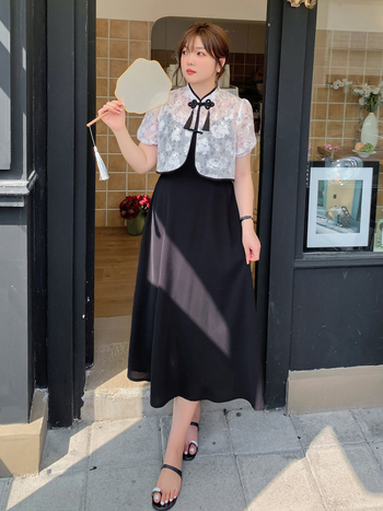 Dvije komada haljine set: Crna bluza s stojećim ovratnikom i suknja s naramenicama, jednobojna, književno retro kineski stil, puhasti 3/4 rukavi, velika swing suknja, ljeto 2024