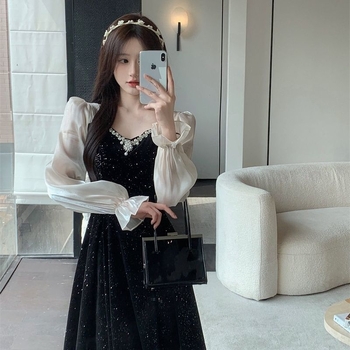 Rochie patchwork din plasă, cu glugă, guler pătrat, mâneci bufante, primăvara 2025