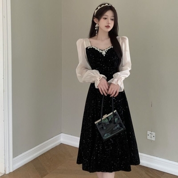 Rochie patchwork din plasă, cu glugă, guler pătrat, mâneci bufante, primăvara 2025