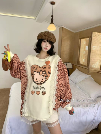 Hoodica s leopard printom i čipkom, pamuk-poliester smjesa, okrugli izrez, dugi rukavi, opušten kroj, zima 2025