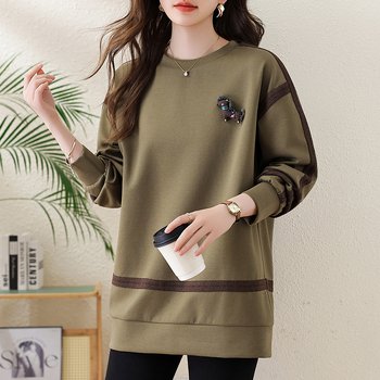 Női pamut patchwork hímzett pulóver, közepes hosszúságú, hosszú ujjú, kerek nyakú, vastag anyag.