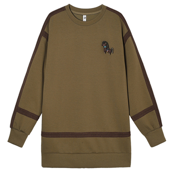 Női pamut patchwork hímzett pulóver, közepes hosszúságú, hosszú ujjú, kerek nyakú, vastag anyag.