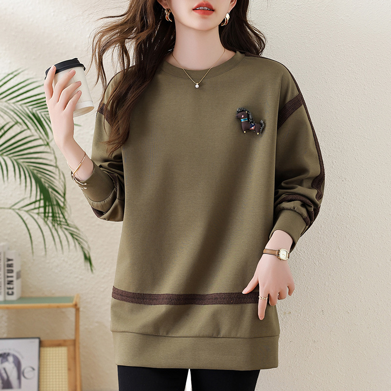 Női pamut patchwork hímzett pulóver, közepes hosszúságú, hosszú ujjú, kerek nyakú, vastag anyag.