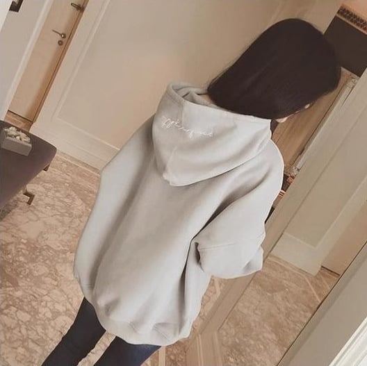 Női kapucnis pulóver – 3D hatás, laza szabás, hosszú ujjú, középhosszú, poliészter anyag