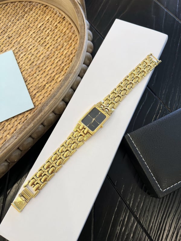 Páros női kvarc karóra Swiss ETA mozgatással, eredet Svájc, rozsdamentes acél tok és rozsdamentes acél karkötő