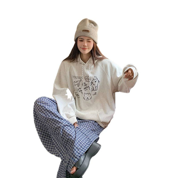 Gobtuvinis megztinis su gyvūnų raštu, laisvas kirpimas, vidinis fleece, vidutinio storio, ruduo 2025