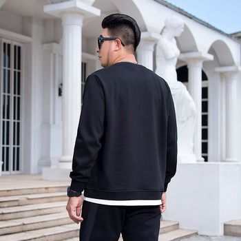 Vyrų džemperis su ilgomis rankovėmis, apvalus kaklas, spaudinimas, imitacijos dviejų dalių dizainas, laisvas kirpimas, 63% medvilnė 37% poliesteris