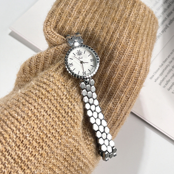 Ceas de damă cu brățară din aliaj în design fagure, cuarț Gödel GEDI, rezistență la apă 30M, model 52098