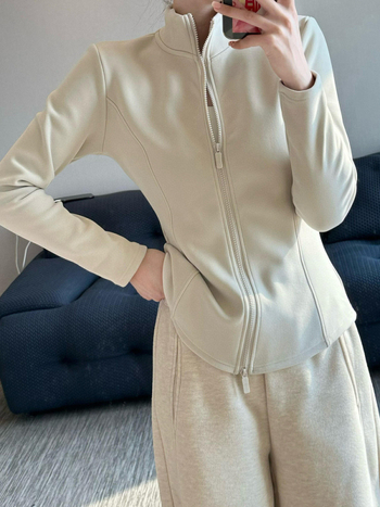 Slim-fit kardigan od polar fleece sa stojećim ovratnikom, dvostrano flis podstava, zatvarač