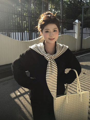 Női csíkos kardigán pulóver, bő szabás, kerek nyak, cipzárral