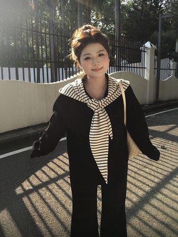 Női csíkos kardigán pulóver, bő szabás, kerek nyak, cipzárral