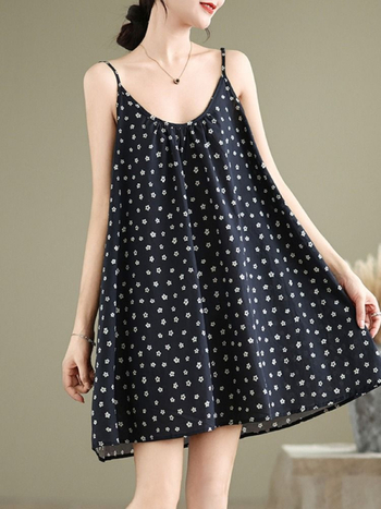 Halter-kaelaga kleit, lühikeste varrukatega, A-jooneline lõige, chenille kangas 90-95% elastaan