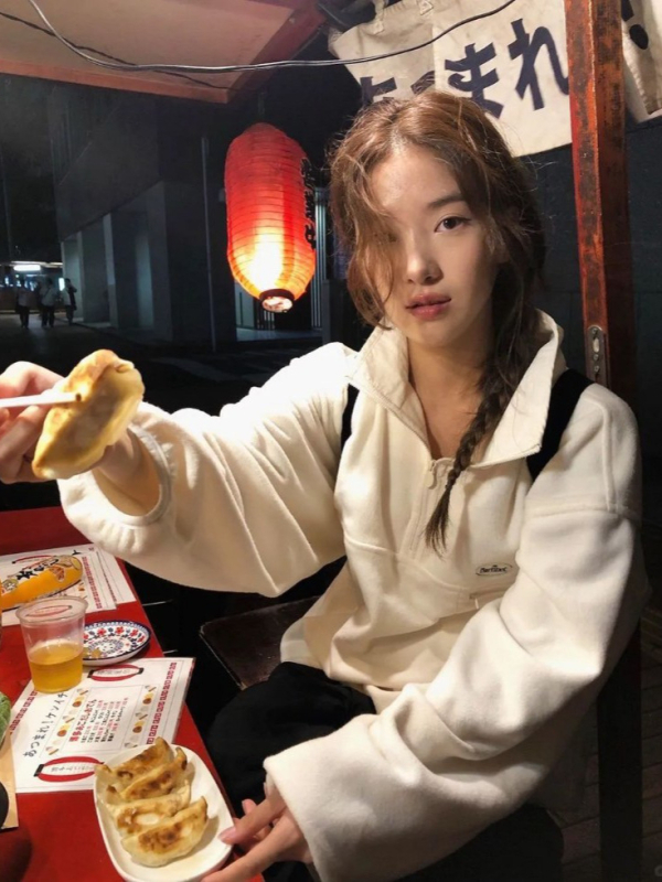 Hanorac-pulover cu guler polo, fermoar pe jumătate, croială lejeră, mâneci lungi, tricot poliester