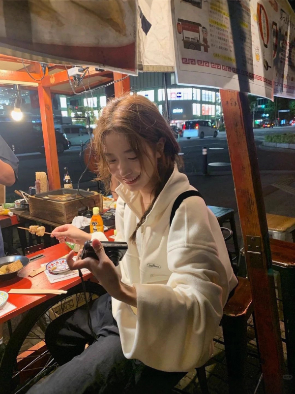 Hanorac-pulover cu guler polo, fermoar pe jumătate, croială lejeră, mâneci lungi, tricot poliester