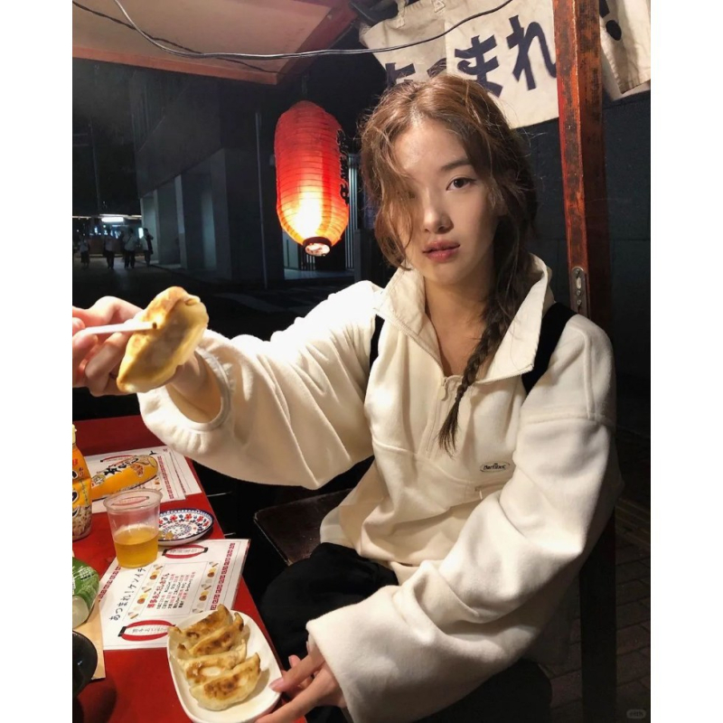 Hanorac-pulover cu guler polo, fermoar pe jumătate, croială lejeră, mâneci lungi, tricot poliester