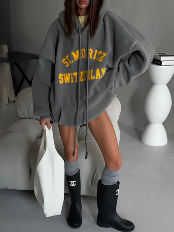 Kapuljačasta dukserica s natpisom slovima, fleece, poliester 95%+, širok kroj, srednja duljina