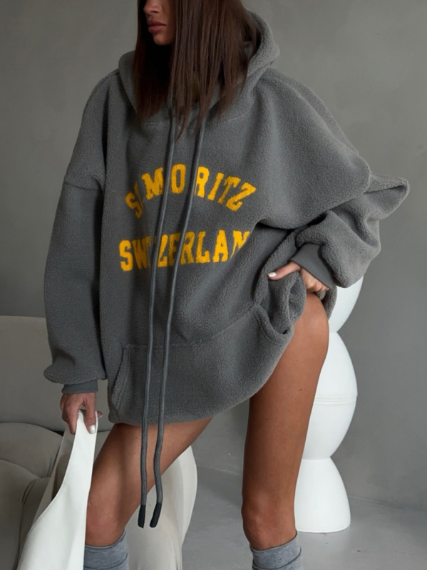 Kapuljačasta dukserica s natpisom slovima, fleece, poliester 95%+, širok kroj, srednja duljina