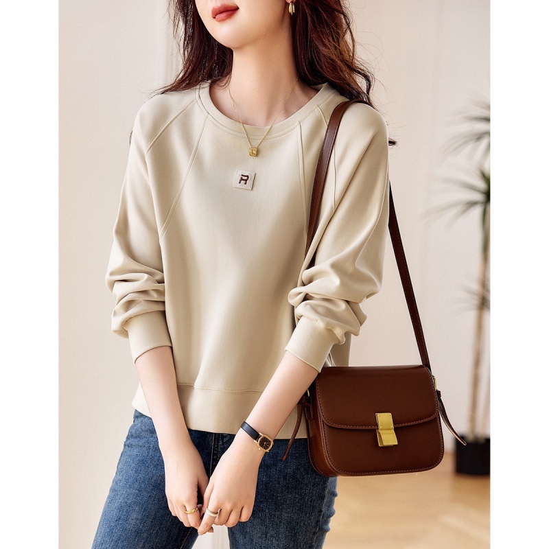 Dámsky pletený sveter s okrúhlym výstrihom, raglánovými dlhými rukávmi, voľný strih, dĺžka 50–65 cm, polyester 30–50%