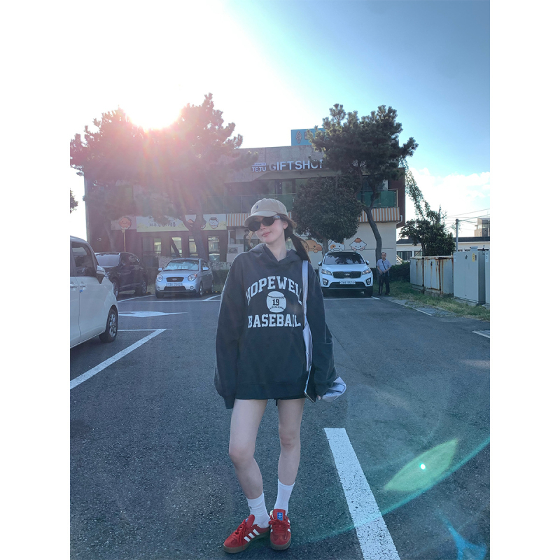 Dukserica pulover, pamuk 80–90%, dugi rukavi, A-silueta, kratka duljina