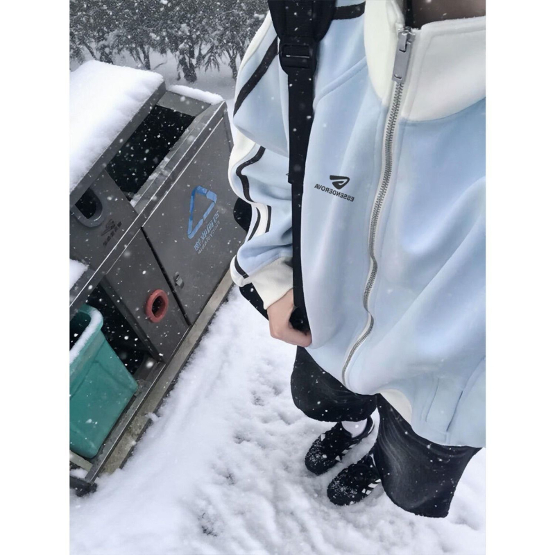 Ženska jakna-svjetar s prugama i stojećim ovratnikom, slobodan kroj, zip, poliester 95%+