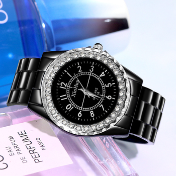 Xinhua дамски часовник с гривна, кварцов механизъм, циферблат 30 мм, корпус и гривна от сплав, подковидна закопчалка