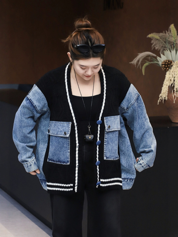 Džínový patchwork kardigán pletený – V-krk, dlhé rukávy, hrubé pletenie, voľný strih