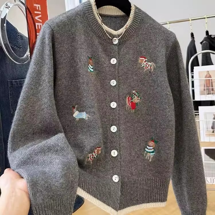 Ženski pleteni kardigan s vezenom karikaturom, gusta tkanina, ležerna silueta, dugi rukavi