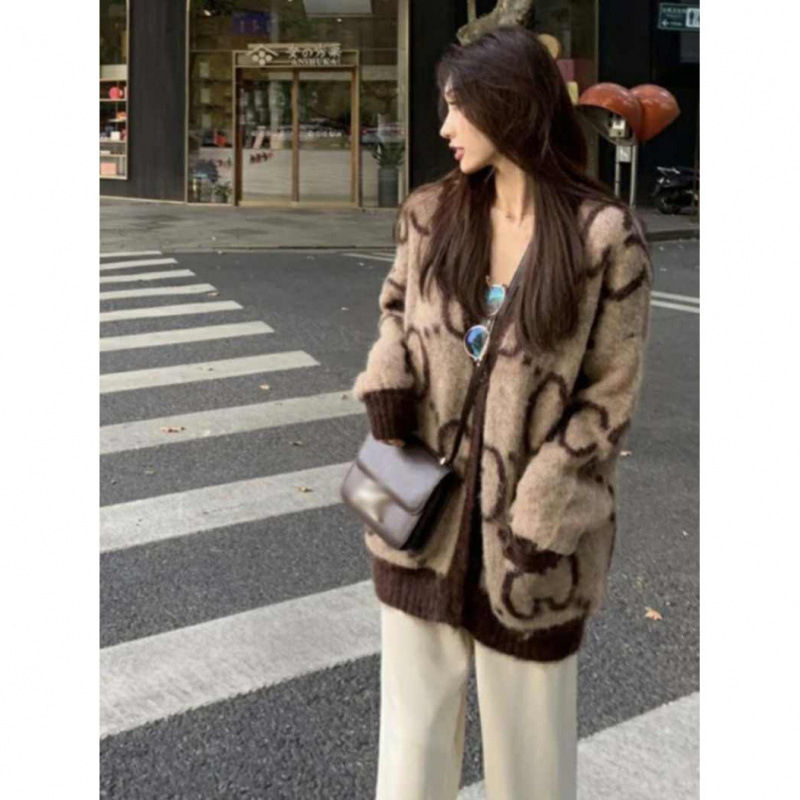 Dámsky akrylový cardigan s písmenovým žakardom vo farebnom bloku, výstrih do V, jeseň-zima 2023, mestský štýl sveter