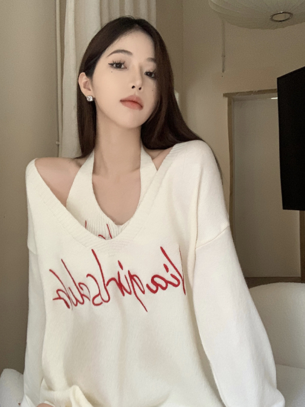 Pletený sveter s V výstrihom a ramennými popruhmi, dlhé rukávy, voľný strih, stredná dĺžka; Materiál: vlnená tkanina; Zloženie: polyester 90–95%; Vzor: písmená